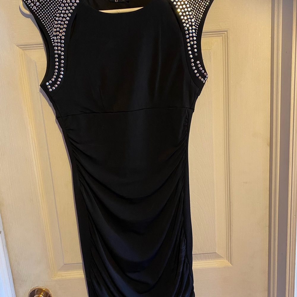 Fabulous little black cocktail dress 👗